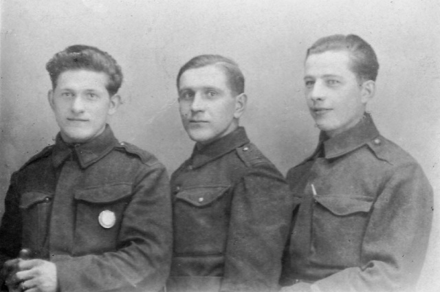 Společná fotografie, Alois Krejčí uprostřed